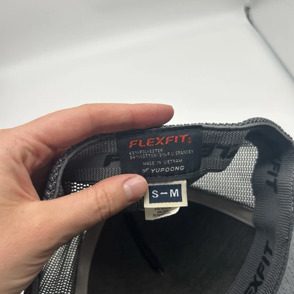 Travis Matthew Charcoal Grey Small Medium S/M Flex Fit Hat Cap Golf